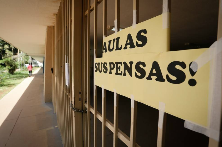 Suspensão das aulas leva pais a pedirem desconto a escolas